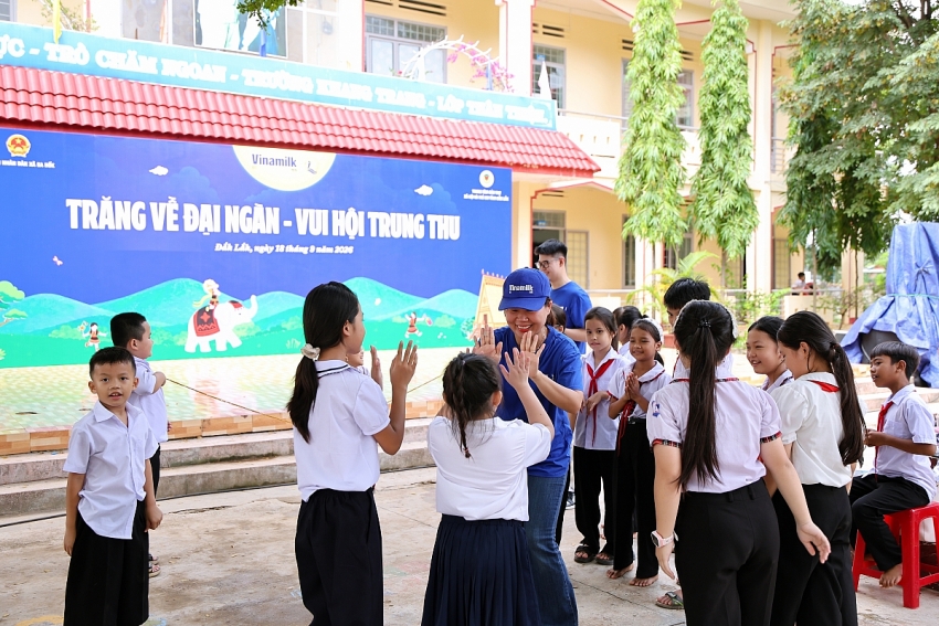 Gần 40.000 trẻ em cả nước vui đón Trung thu cùng Vinamilk