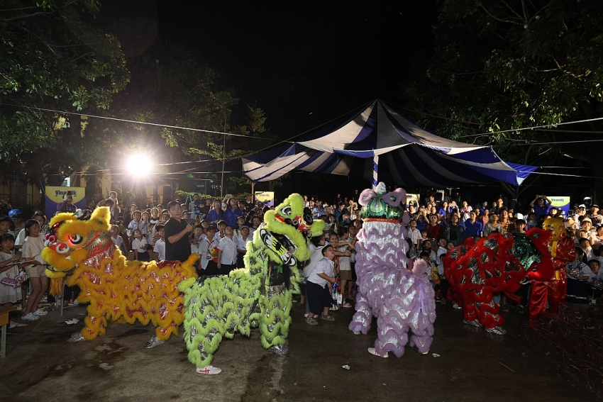 Gần 40.000 trẻ em cả nước vui đón Trung thu cùng Vinamilk