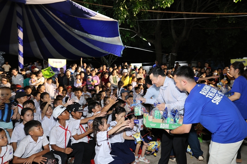 Gần 40.000 trẻ em cả nước vui đón Trung thu cùng Vinamilk