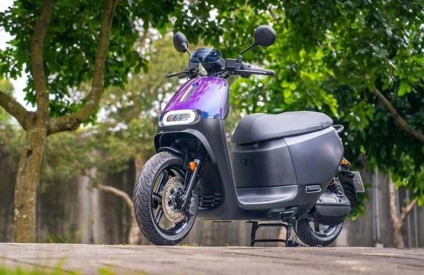 Tủ đổi pin 30 khoang tại TP.HCM: Bước đi mới của mô hình xe điện thông minh