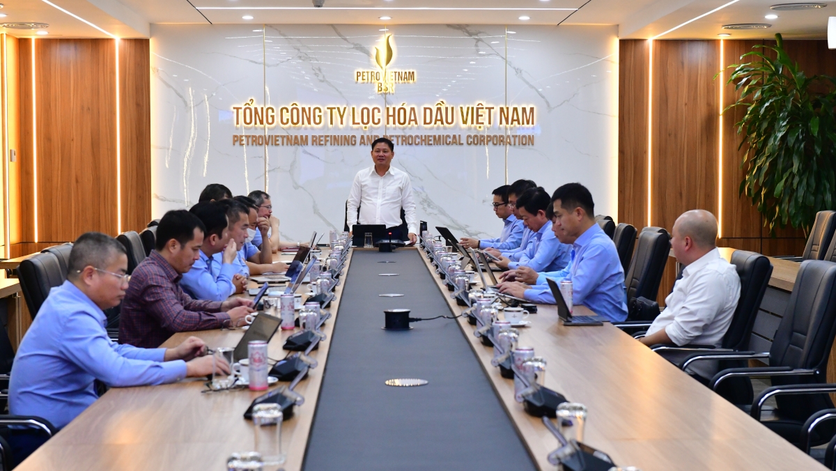 hủ tịch HĐQT BSR Bùi Ngọc Dương chủ trì cuộc họp. Ảnh: BSR