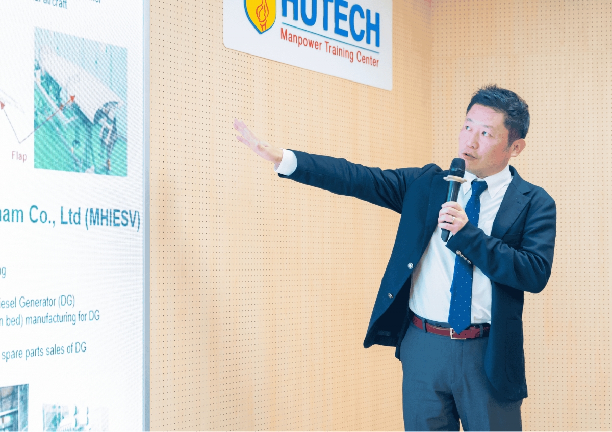TS. Kohei Kamo - Tổng Giám đốc Mitsubishi Heavy Industries Vietnam giới thiệu mô hình Takasago Hydrogen Park của Mitsubishi Heavy Industries (MHI) tại chương trình.