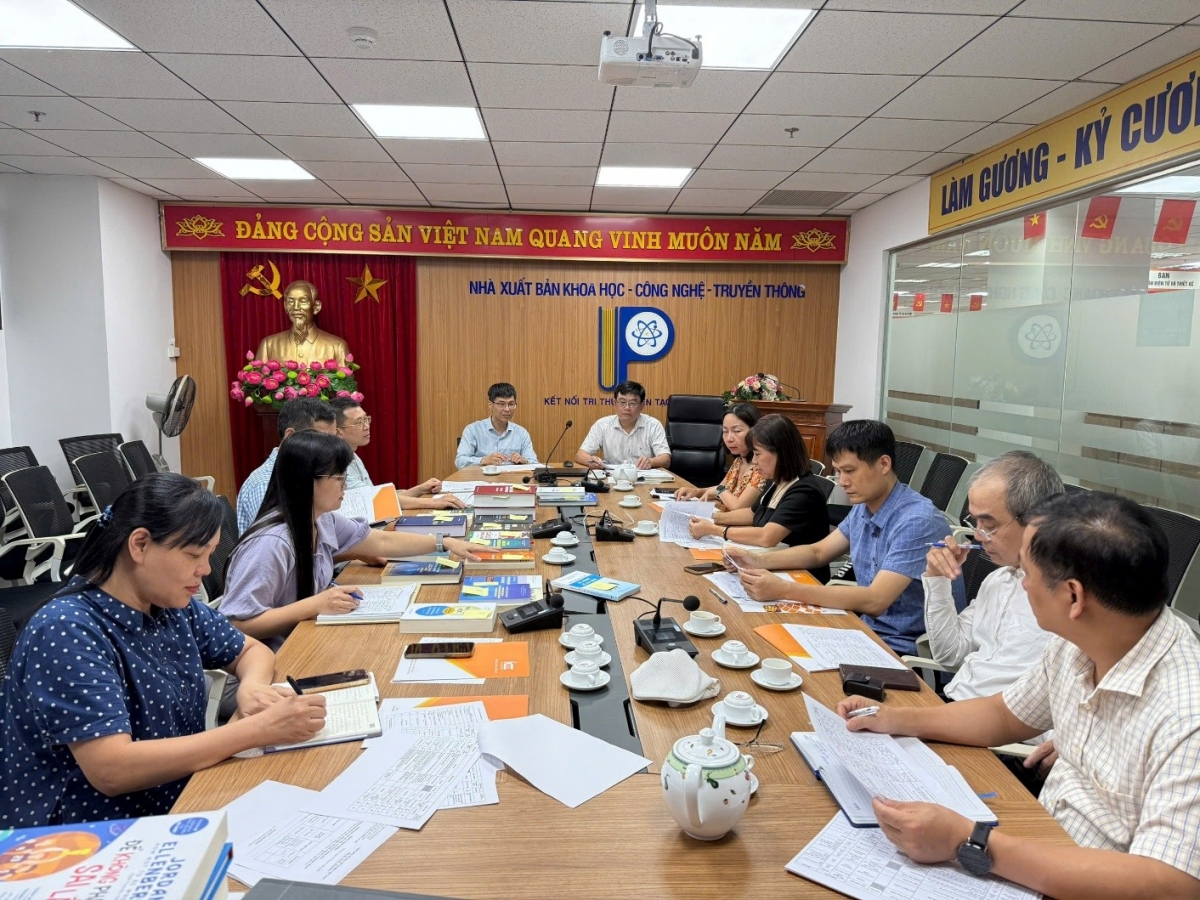Hội đồng Sơ khảo Giải thưởng Sách Khoa học, Công nghệ, Đổi mới sáng tạo và Chuyển đổi số năm 2026 tiến hành đánh giá, lựa chọn các tác phẩm tiêu biểu.