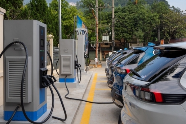Từ 1/7/2027: Mọi trạm sạc xe điện phải tích hợp công nghệ cảnh báo và cô lập sự cố