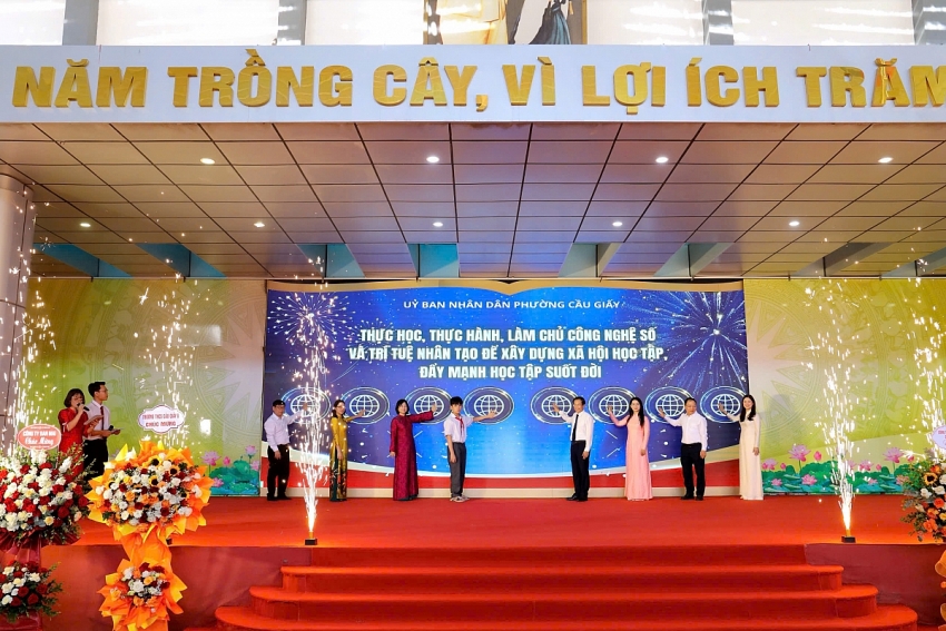 Từ chiếc mũ rơm đến AI: Hành trình học tập không ngừng ở Phường Cầu Giấy - Thành phố Hà Nội