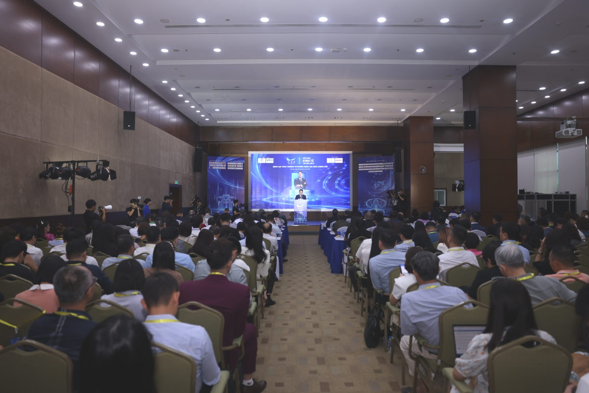 Quang cảnh diễn đàn