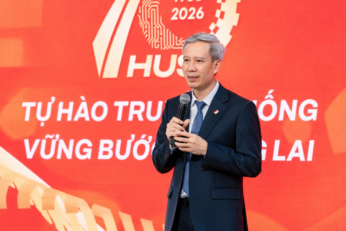 GS. Lê Anh Tuấn - Giám đốc Đại học Bách khoa Hà Nội - phát biểu khai mạc triển lãm. Ảnh: HUST