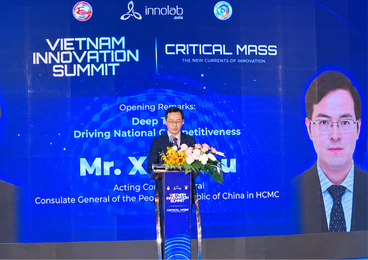 Ông Xu Zhou - Quyền Tổng Lãnh sự Trung Quốc tại TP. Hồ Chí Minh, chia sẻ về cách Trung Quốc thúc đẩy khoa học, công nghệ. Ảnh: Nart Thái