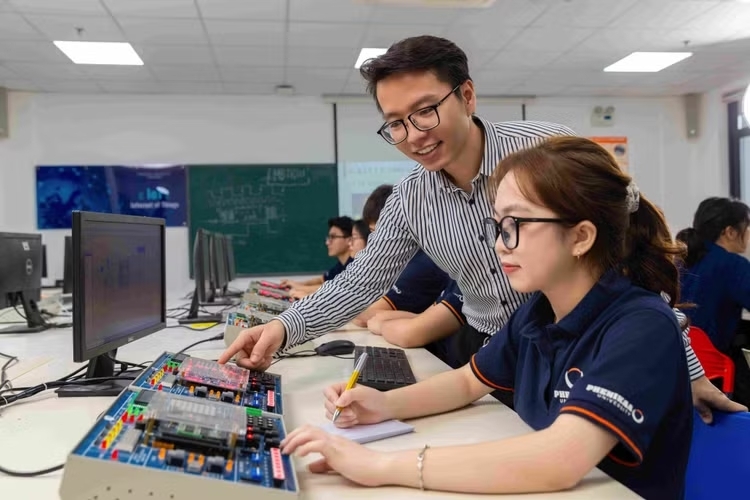 Nhân lực bán dẫn Việt Nam: Chìa khóa để tham gia sâu vào chuỗi giá trị toàn cầu
