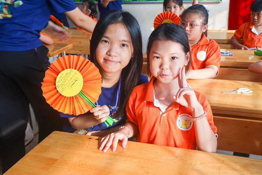 “Dệt Sắc Đan Mây” - khi những con chữ trở thành nhịp cầu sẻ chia