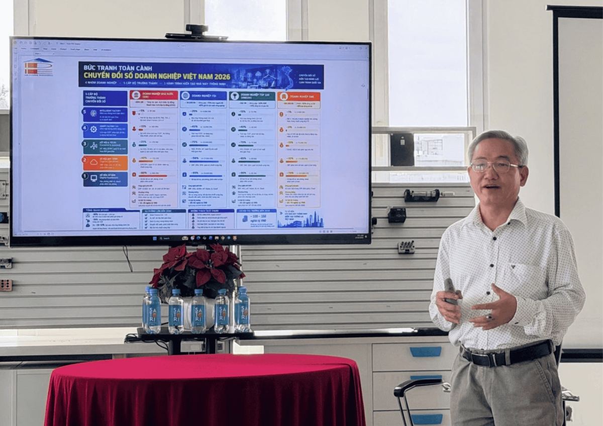 Ông Võ Văn Trọng - Phó Tổng Giám đốc Công ty TNHH Kỹ thuật Tự động An Dương đã trình bày báo cáo về bức tranh chuyển đổi số của doanh nghiệp Việt Nam. Ảnh: Nart Thái