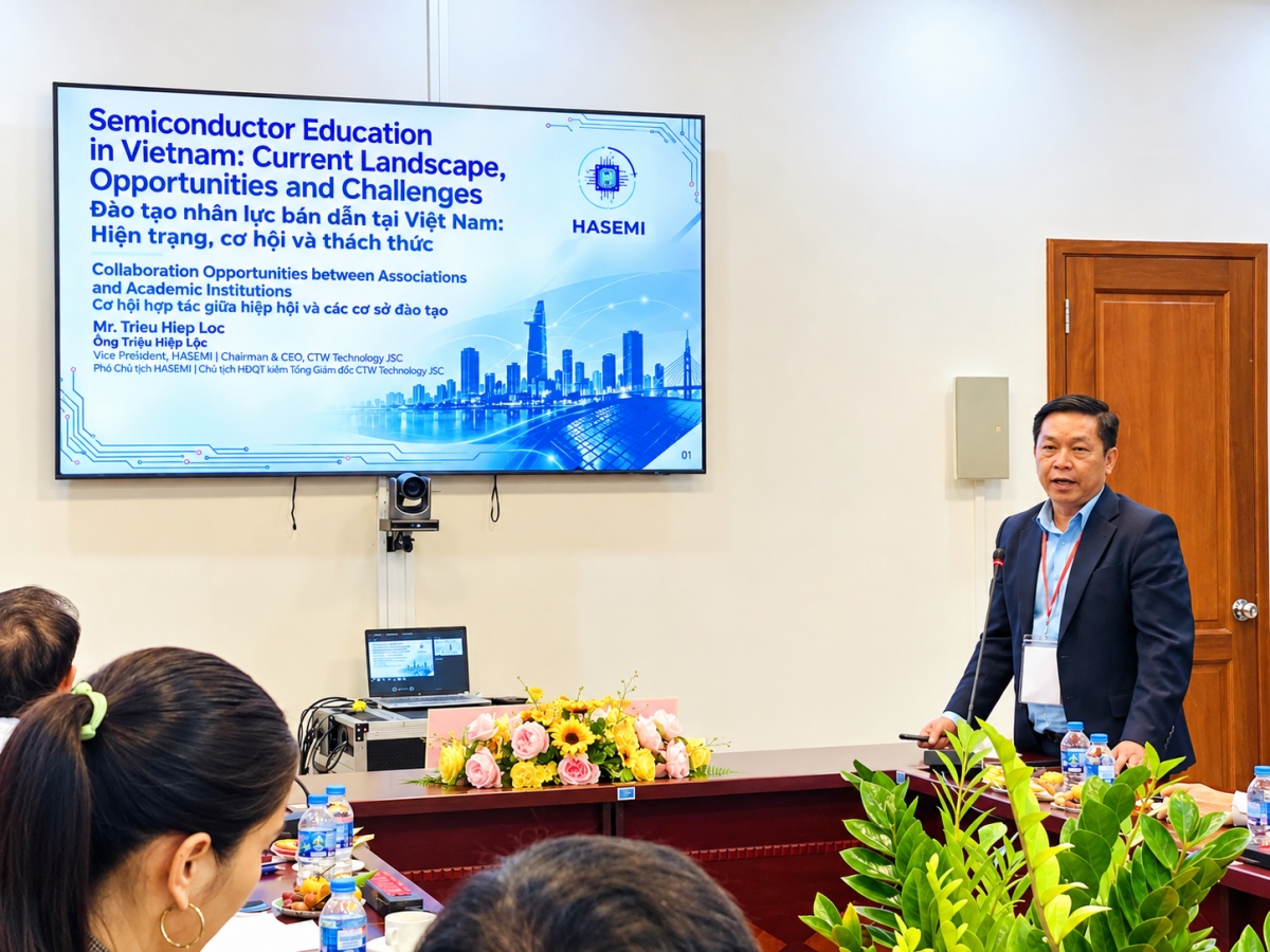 Ông Triệu Hiệp Lộc chia sẻ về cơ hội hợp tác giữa các hiệp hội và cơ sở đào tạo trong phát triển nguồn nhân lực bán dẫn tại Việt Nam.