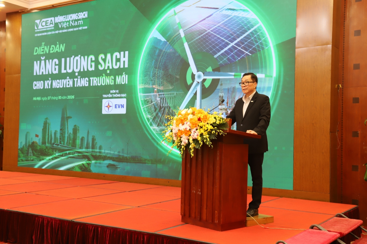 TS. Mai Duy Thiện, Chủ tịch Hiệp hội Năng lượng sạch Việt Nam phát biểu khai mạc Diễn đàn. Ảnh: Duyên Nguyễn