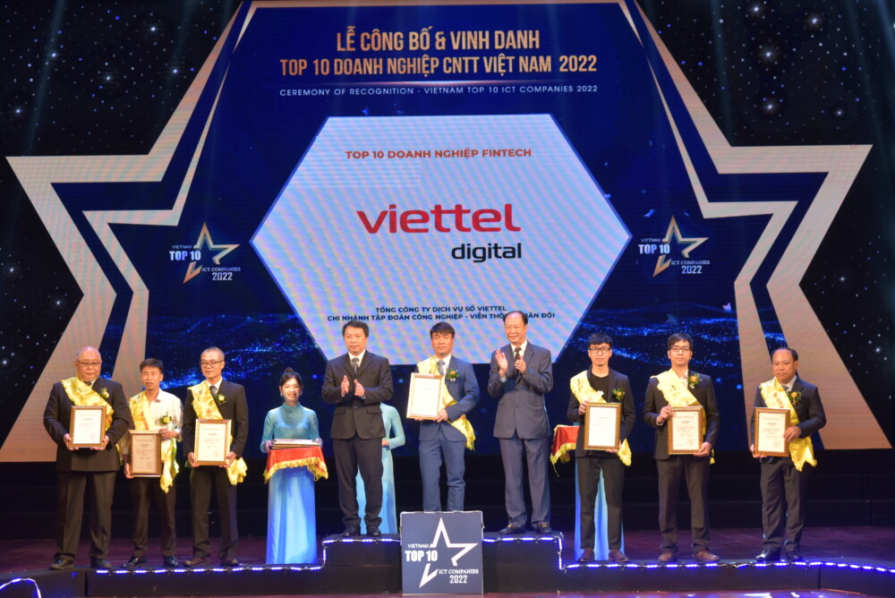 101 de cu duoc vinh danh top 10 doanh nghiep cntt viet nam 2022