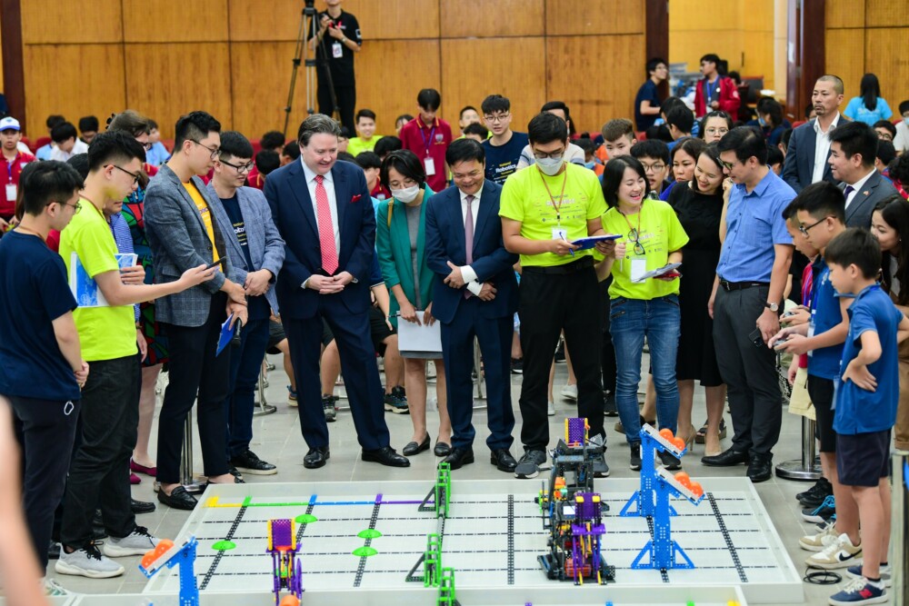 40 doi tuyen viet se thi dau tai cuoc thi robotics lon nhat the gioi
