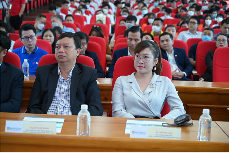 cong ty cp phan phoi cong nghe quang dung ky ket hop tac tren nhieu phuong dien tai hutech techshow 2022