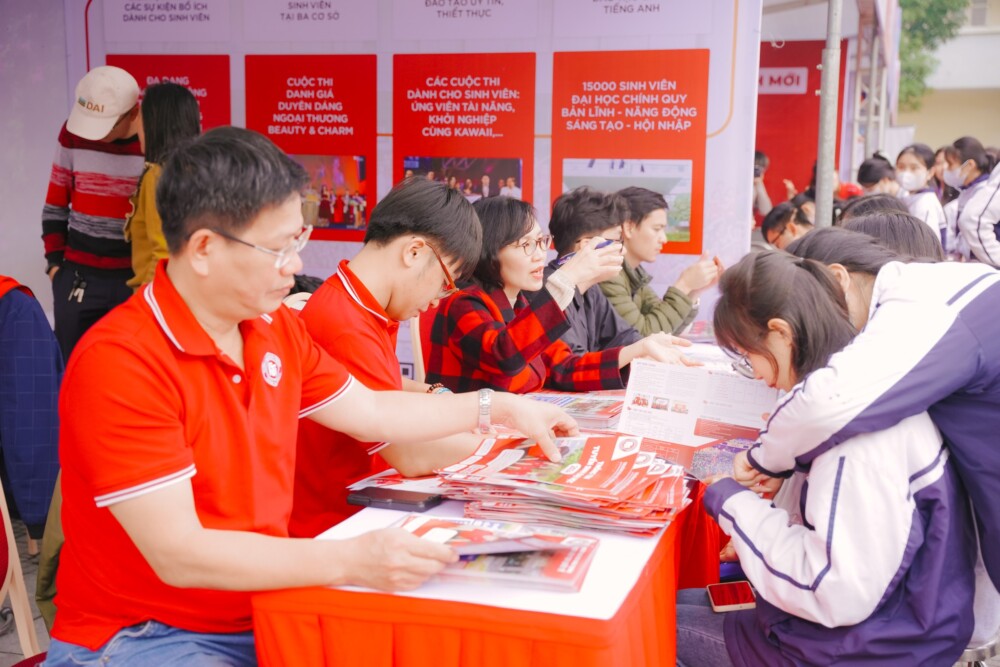 dai hoc ngoai thuong lan dau tien mo nganh khoa hoc may tinh