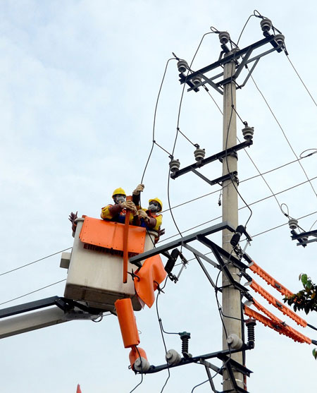 evnnpc dam bao cung cap dien on dinh an toan tren dia ban 27 tinh mien bac