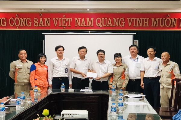 evnnpc luon dong hanh cung nhung kho khan vat va cua nguoi lao dong