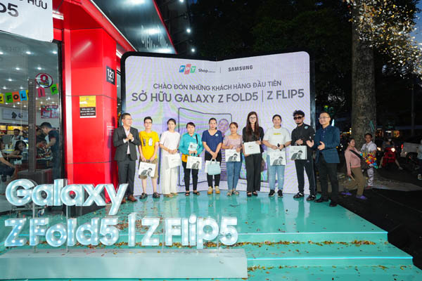 fpt shop chinh thuc mo ban bo doi sieu pham galaxy z5 series