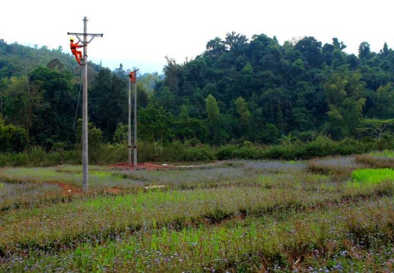 go kho tu thu tuc phap ly va quyet liet cua chinh quyen dia phuong doi voi luoi dien ha ap nong thon