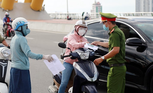 ha noi cho phep su dung giay di duong ca mau cu va moi