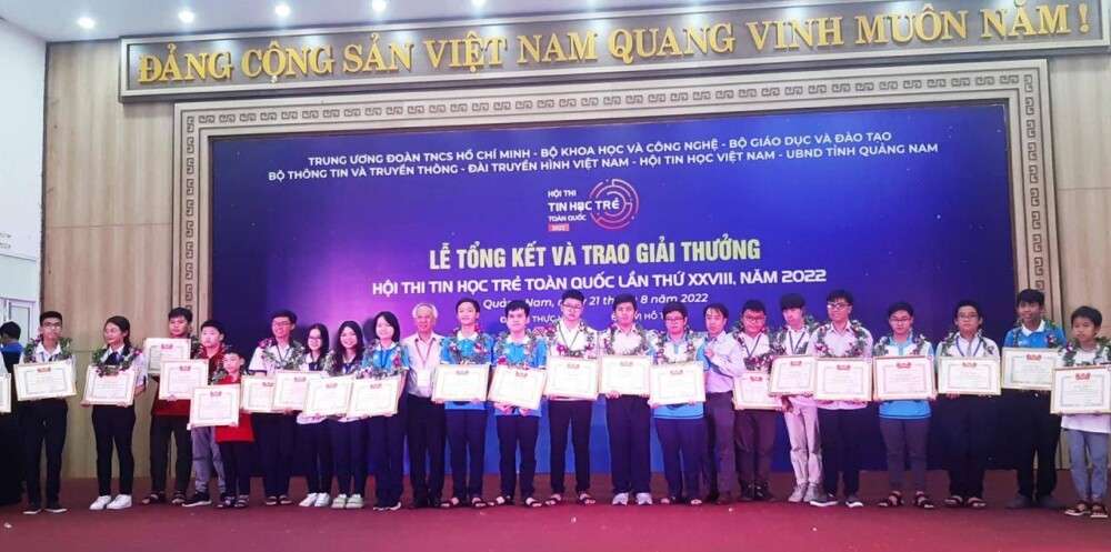 hai nu sinh can tho sang che san pham bao ve nu gioi chong xam hai va bat coc