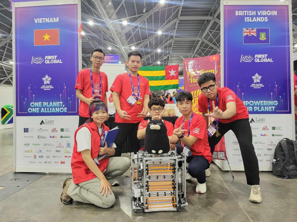 hoc sinh viet nam vo dich cuoc thi robot lon nhat the gioi
