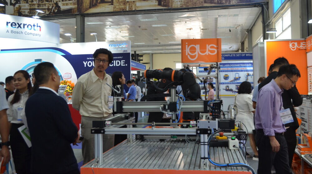 khai mac 2 trien lam huong ve san xuat xanh va phat trien cong nghiep ben vung