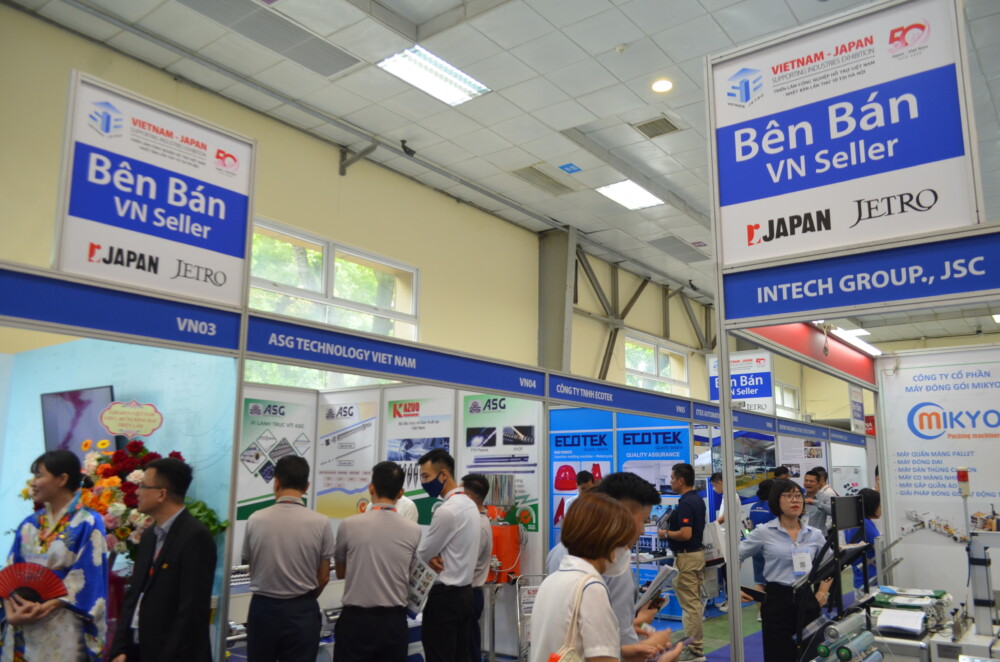 khai mac 2 trien lam huong ve san xuat xanh va phat trien cong nghiep ben vung