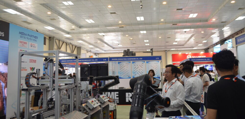 khai mac 2 trien lam huong ve san xuat xanh va phat trien cong nghiep ben vung