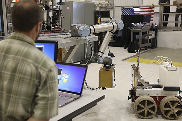 lam the nao nasa su dung robot de tao ra nhien lieu ten lua tu dat sao hoa