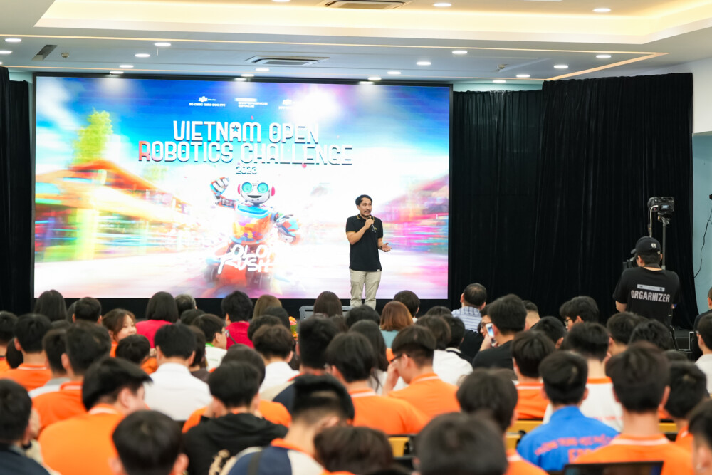 lan dau tien cuoc thi first tech challenge duoc to chuc tai viet nam