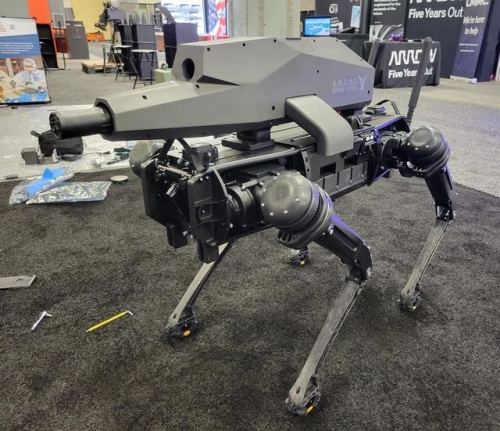 Chó robot được trang bị súng trường bắn tỉa