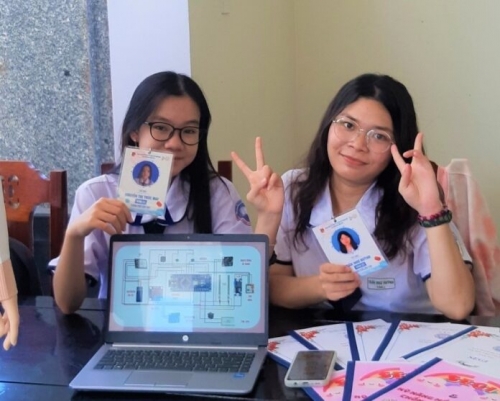 Hai nữ sinh Cần Thơ sáng chế sản phẩm bảo vệ nữ giới chống xâm hại và bắt cóc