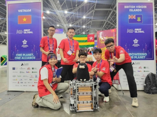 Học sinh Việt Nam vô địch cuộc thi robot lớn nhất thế giới