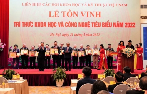 Liên hiệp các Hội KH và KT Việt Nam tôn vinh các nhà khoa học tiêu biểu năm 2022