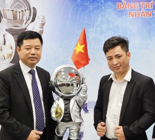 Robot Make in Vietnam dạy học, nghe hiểu bằng Tiếng Việt