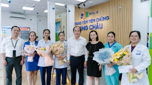 Sở Y tế TPHCM tuyên dương nữ bác sĩ đã cấp cứu thành công cho phụ nữ bị sốc phản vệ ngay tại nhà...