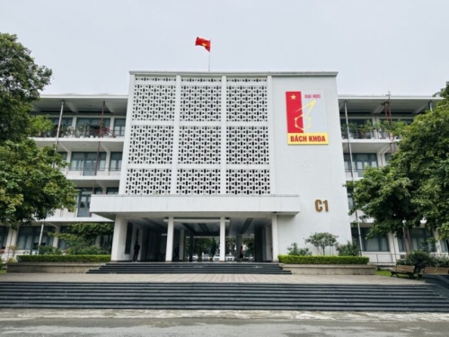 Trường đại học đầu tiên chuyển từ trường lên đại học