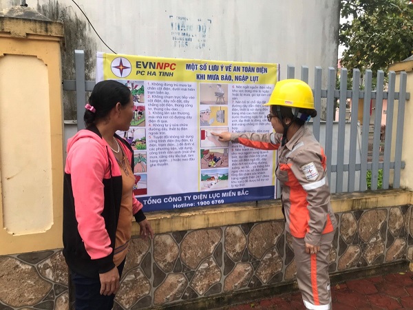 pc ha tinh nhieu hinh thuc tuyen truyen an toan dien trong mua mua bao