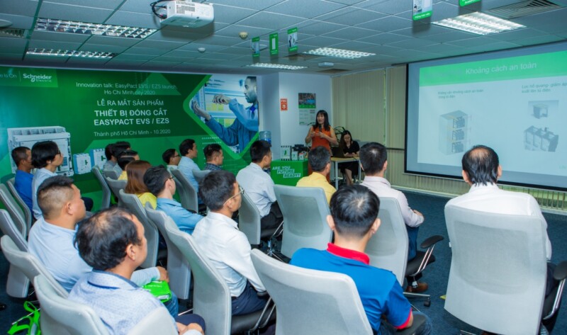 schneider electric bo nhiem tong giam doc nguoi viet dau tien