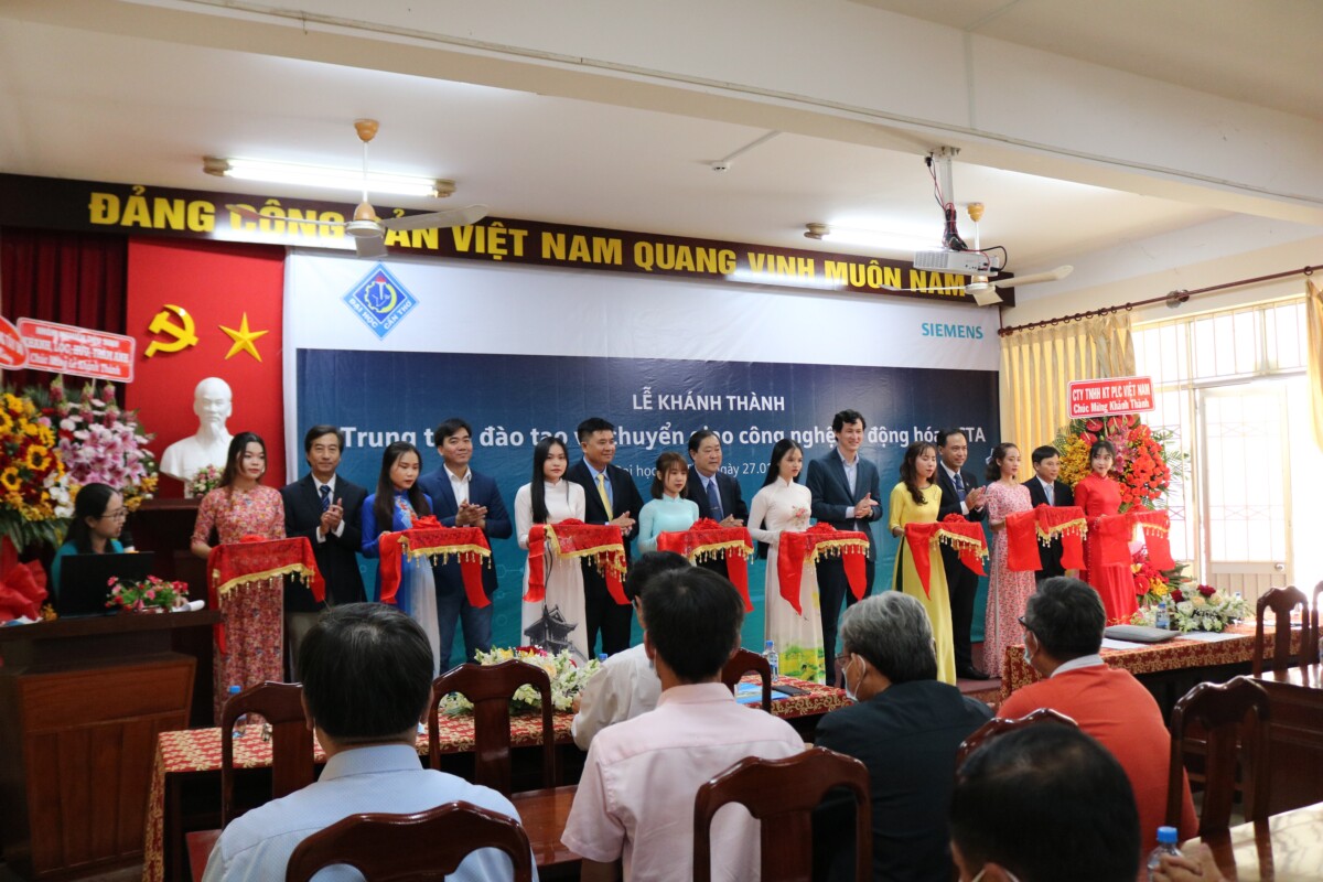 siemens thuc day ho tro dao tao sinh vien nganh ky thuat tai viet nam