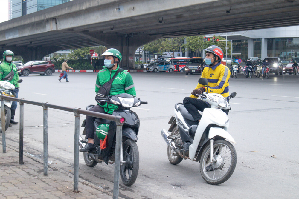 tai xe xe om cong nghe tat bat trong nhung ngay dau tien tro lai hoat dong