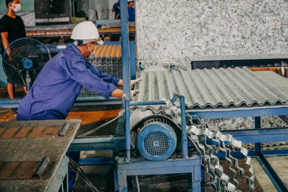 tetra pak dau tu day chuyen tai che hien dai tai nha may giay dong tien