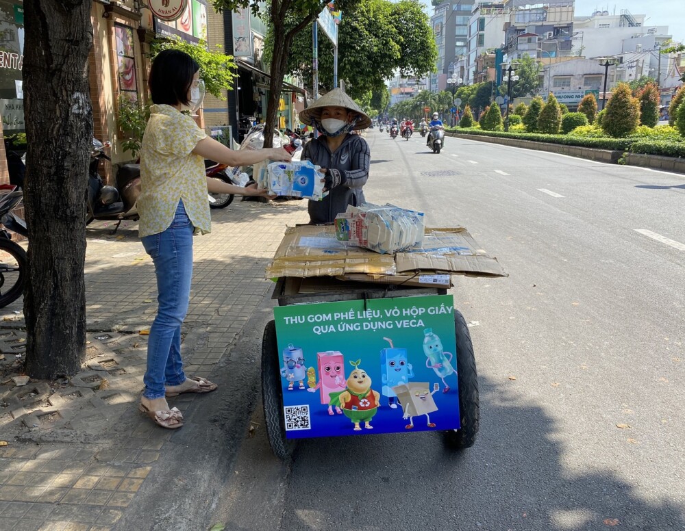 tetra pak dua ung dung veca vao chien dich thu gom vo hop giay