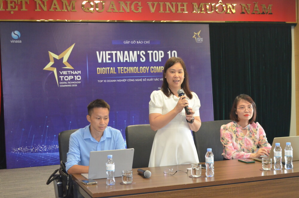 tim kiem top 10 doanh nghiep cong nghe xuat sac viet nam 2023