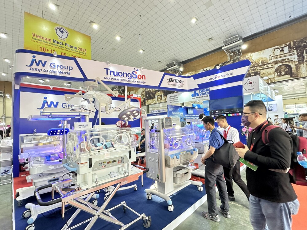trien lam vietnam medi pharm 2023 thu hut hon 500 gian hang tu hon 30 quoc gia