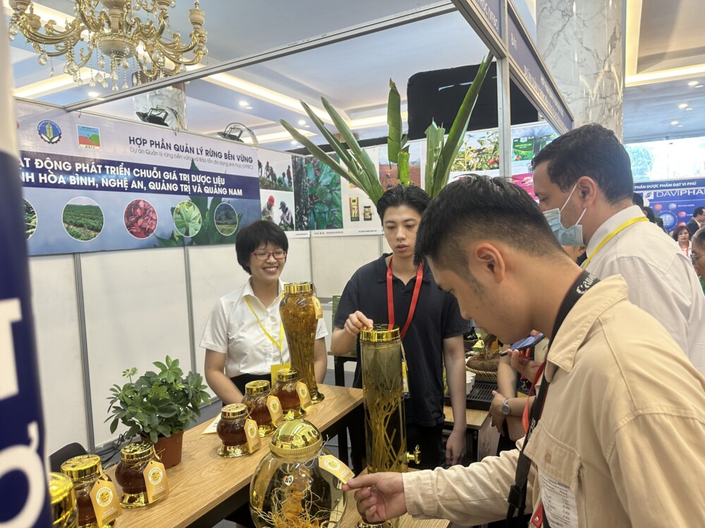 trien lam vietnam medi pharm 2023 thu hut hon 500 gian hang tu hon 30 quoc gia