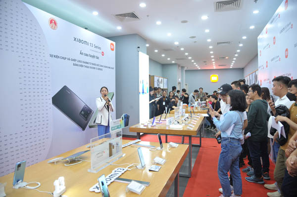 xiaomi to chuc su kien tao ky luc danh dau cot moc xiaomi 13 series chay hang tai viet nam